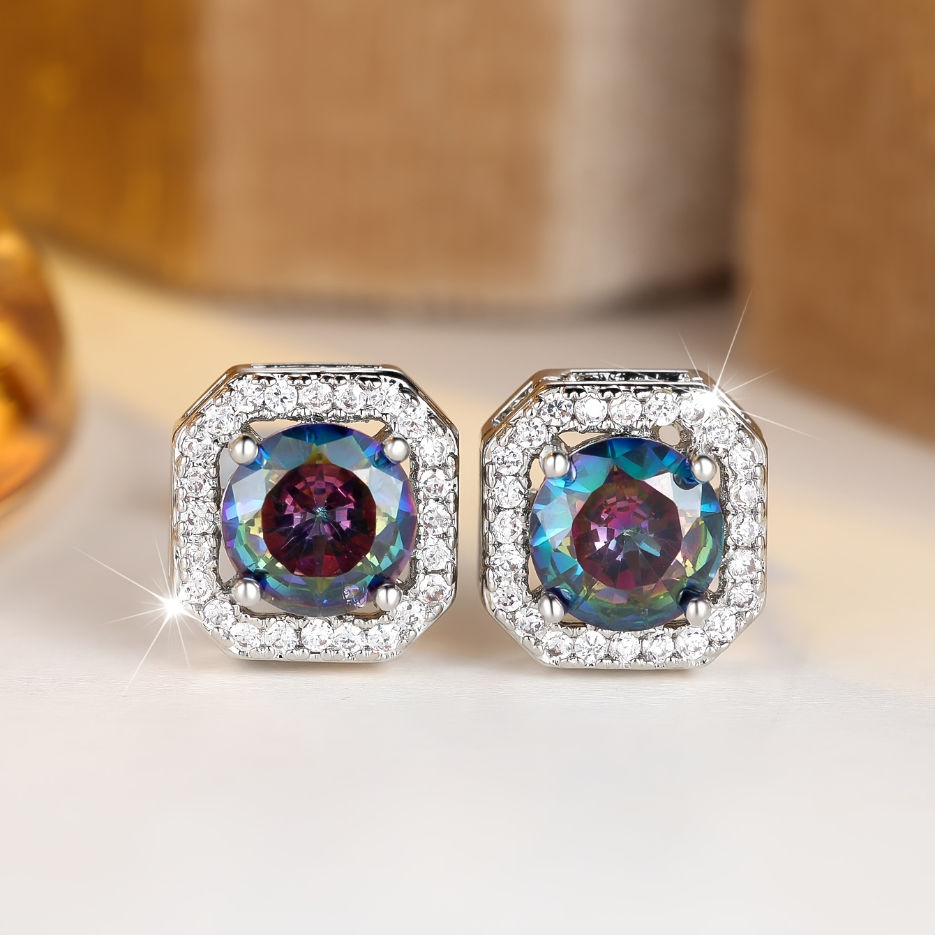Women's Luxurious Iridescent Square Synthetic Zirconia Stud Earrings