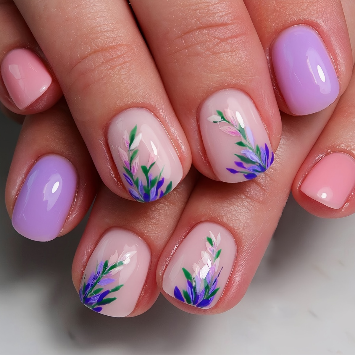 

Short Oval Press On Nails, Fake Nails, Spring Summer Full Cover Tulip Design False Nails For Women And Girls