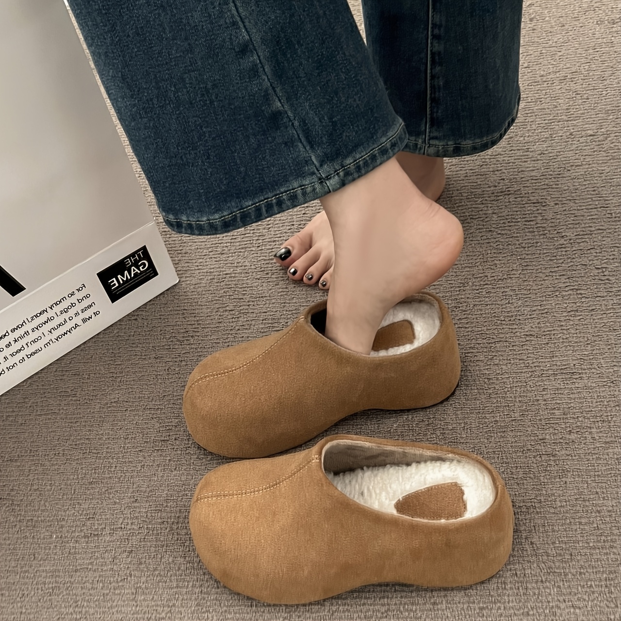 Chic Women&#39;s Slip-On Platform Mules - Cozy Fleece Lined, Non-Slip Sole, Solid Color Winter Fashion Slides