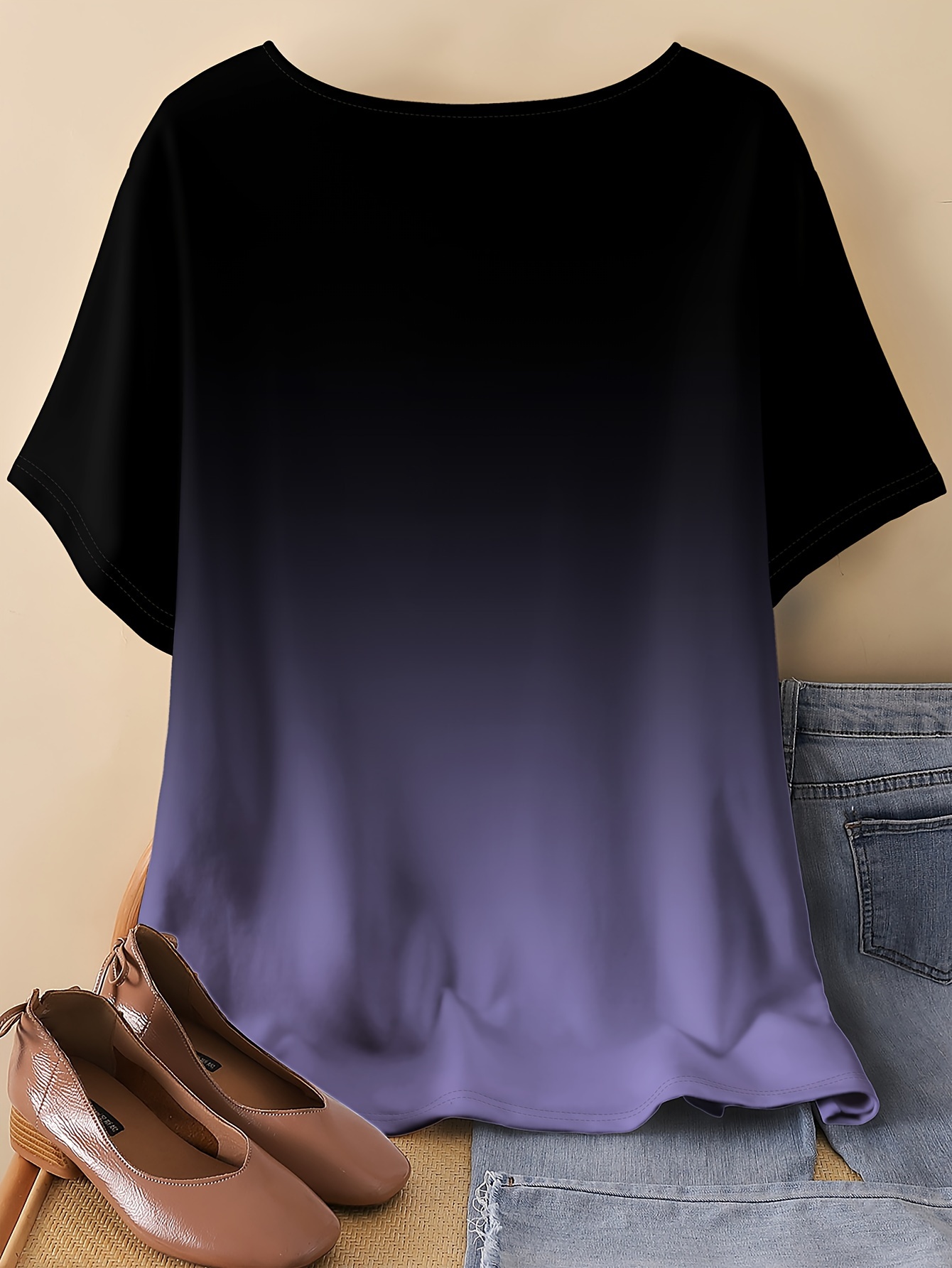 Plus Size, Oriented Plus Size Minimalist Two-Tone Print T-Shirt Spring/Summer Casual Round Neck Short Sleeve Top for Women, No Accessories Included