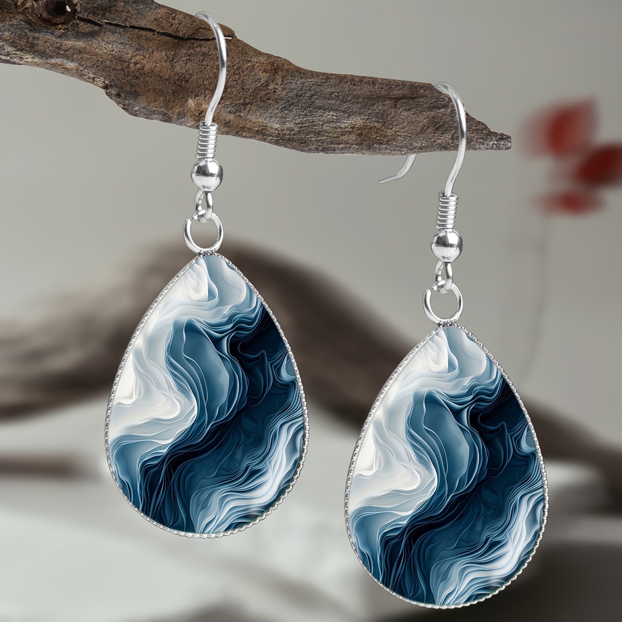 E-shop Ein Paar blaue und weiße, gemusterte Edelstahl-Ohrringe mit einem eleganten und klassischen Stil, geeignet für Männer und Frauen, für den ,