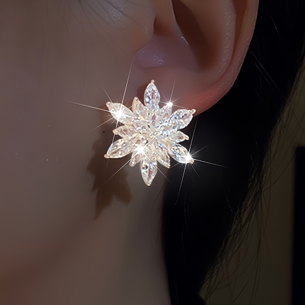 

2pcs Fashionable And Trendy Ultra- Synthetic Zirconia Flower Stud Earrings For Women, Perfect As A Christmas Gift At Parties.