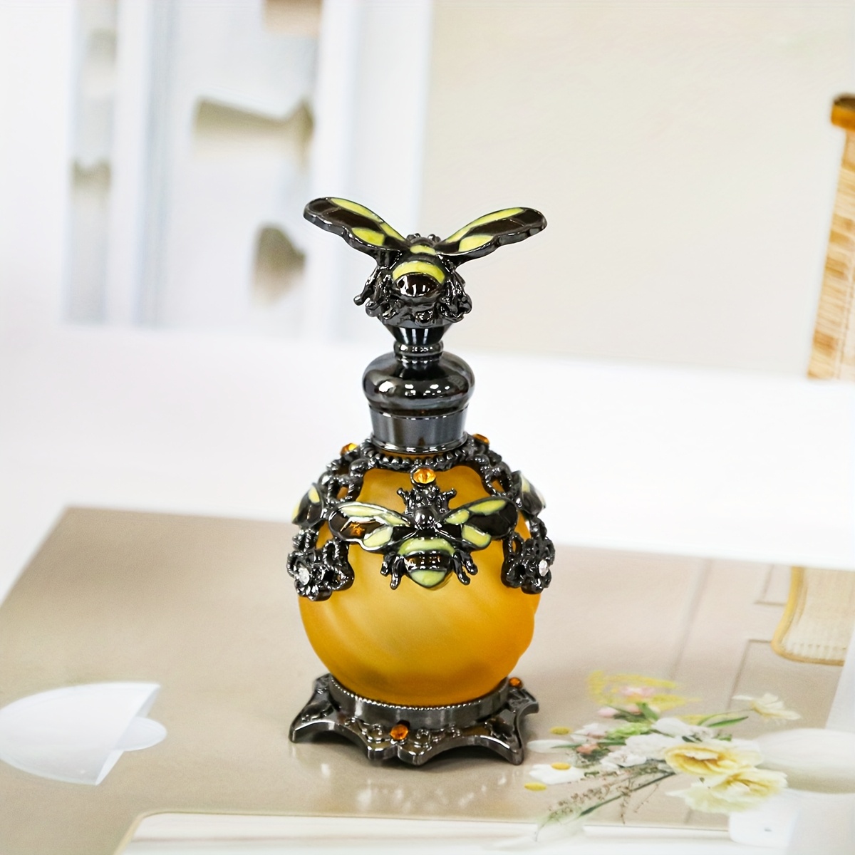 E-shop Eine 25-ml-Parfümflasche in Bienenform mit Diamanten, geeignet für Parfüm und ätherische Öle. Sie ist und wiederverwendbar, für und Reisen, was