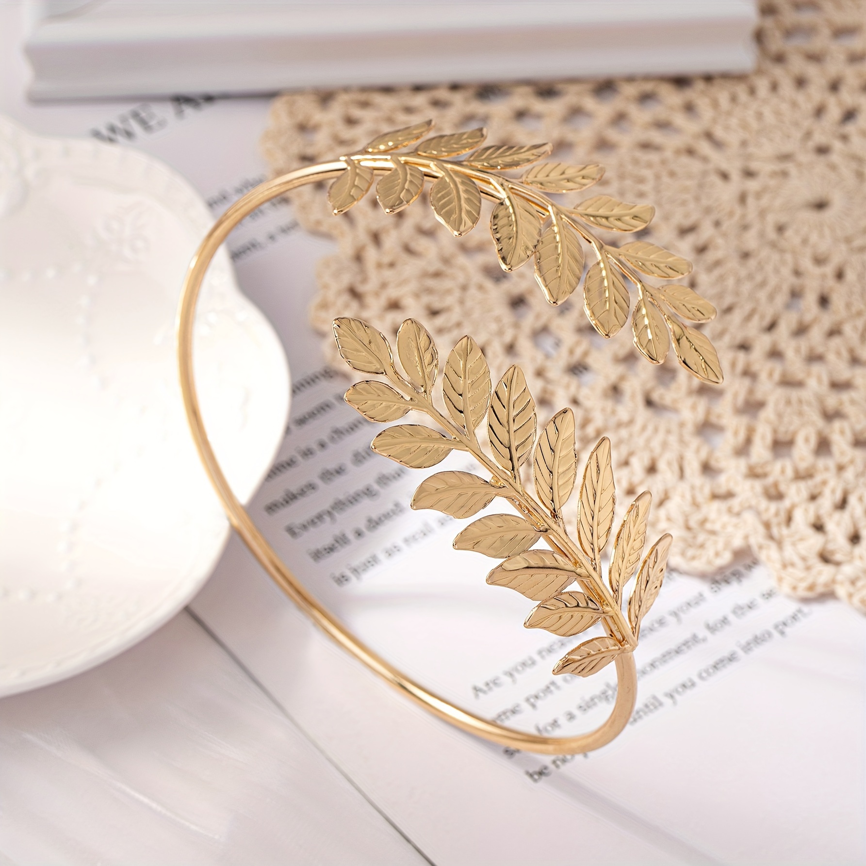 

Golden Leaf Design Open Cuff Bangle Bracelet For Women, Elegant And Simple, Adjustable Metal Arm Accessory, Versatile Fashion Jewelry