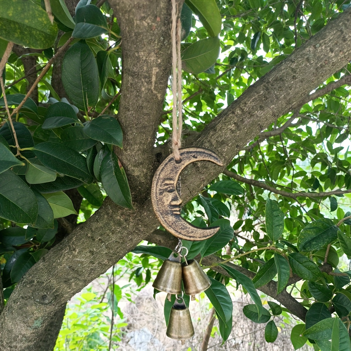 

Vintage-style Iron Moon Wind Chime With Hemp Rope - Perfect For Home & Bar Wall Decor, No Power Needed