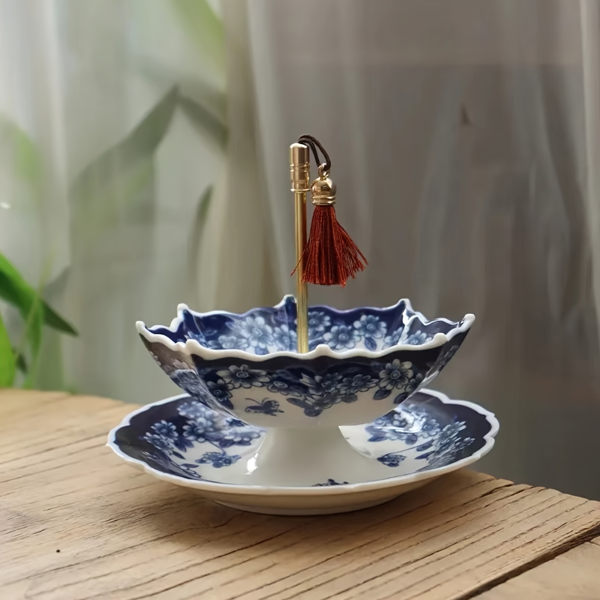 우아한 파란색과 흰색 꽃무늬 세라믹 찻잔 걸이 - 태슬 장식이 있는 우산 모양의 차 잎 필터, 고급 찻잎 애호가를 위한, 집이나 사무실 차 테이블 장식에 완벽