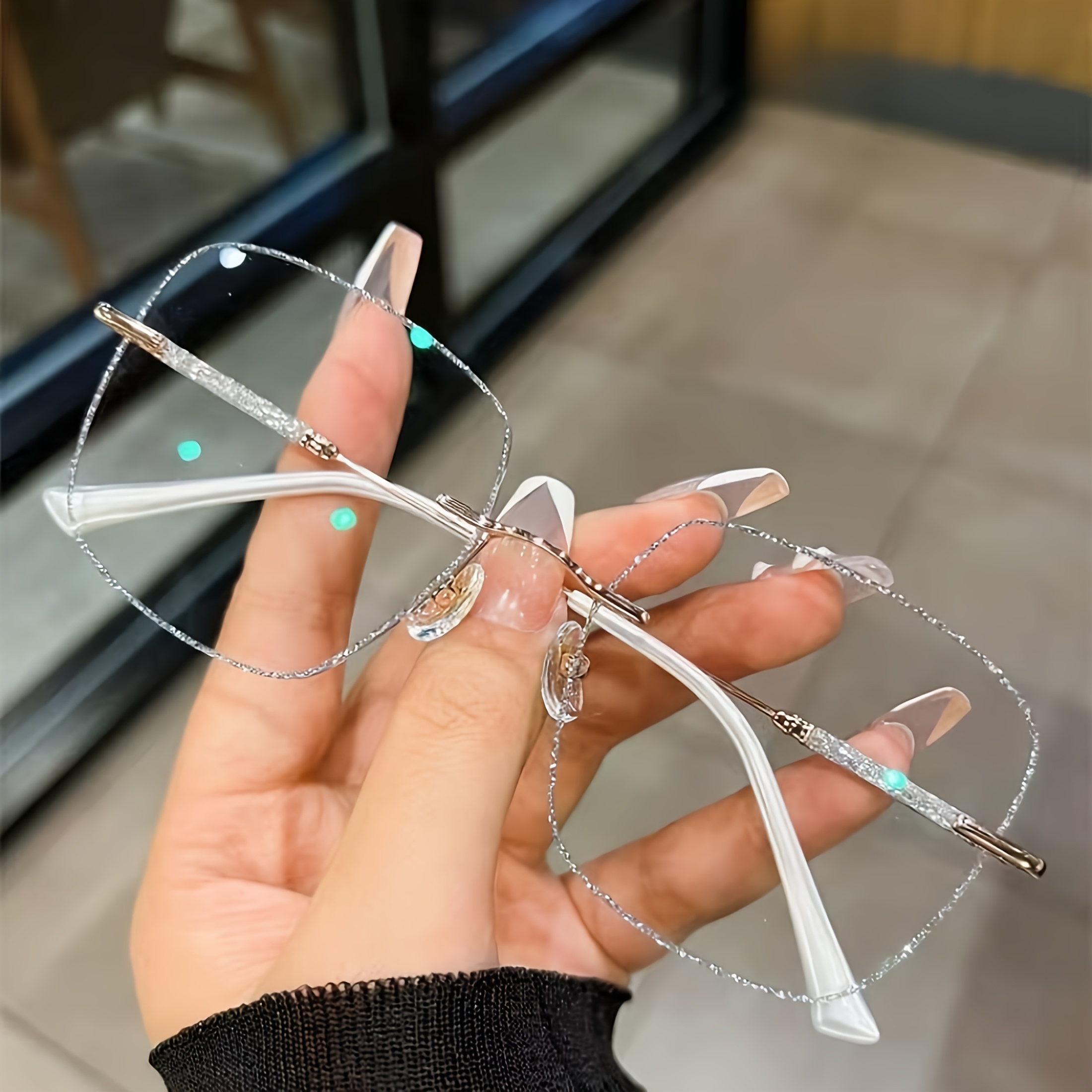 

A Pair Of Transparent Lenses For Women, With A Sparkling Frame