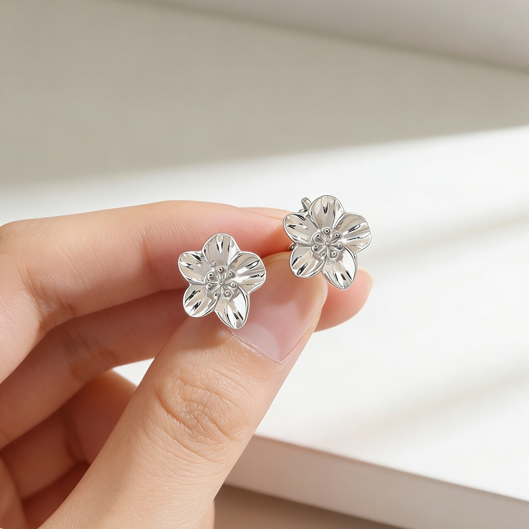 Women's Stylish Hypoallergenic Flower Ear Clips, Non-Pierced