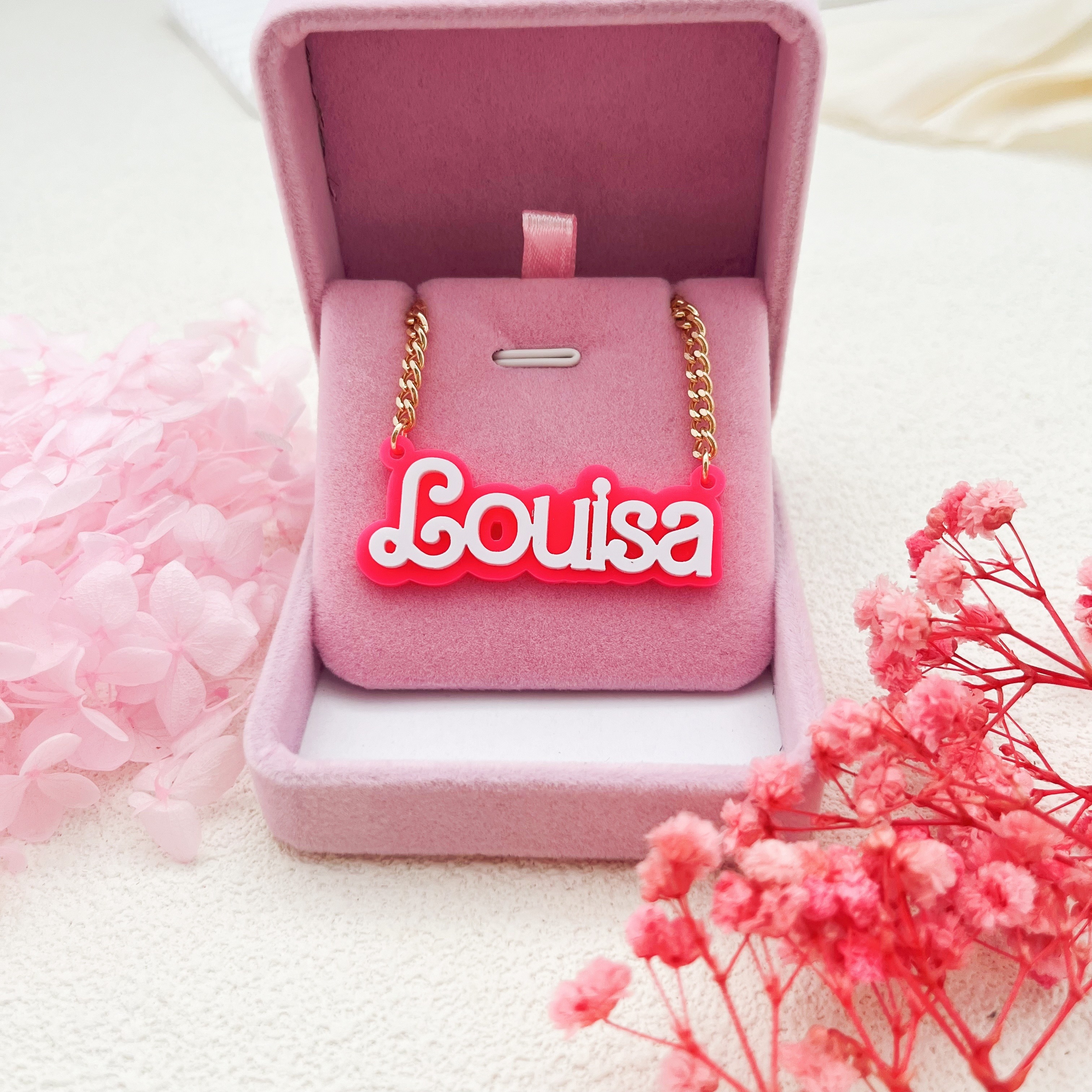 

Customized Hot Pink Acrylic Golden Nameplate Necklace For Women With Subtitles