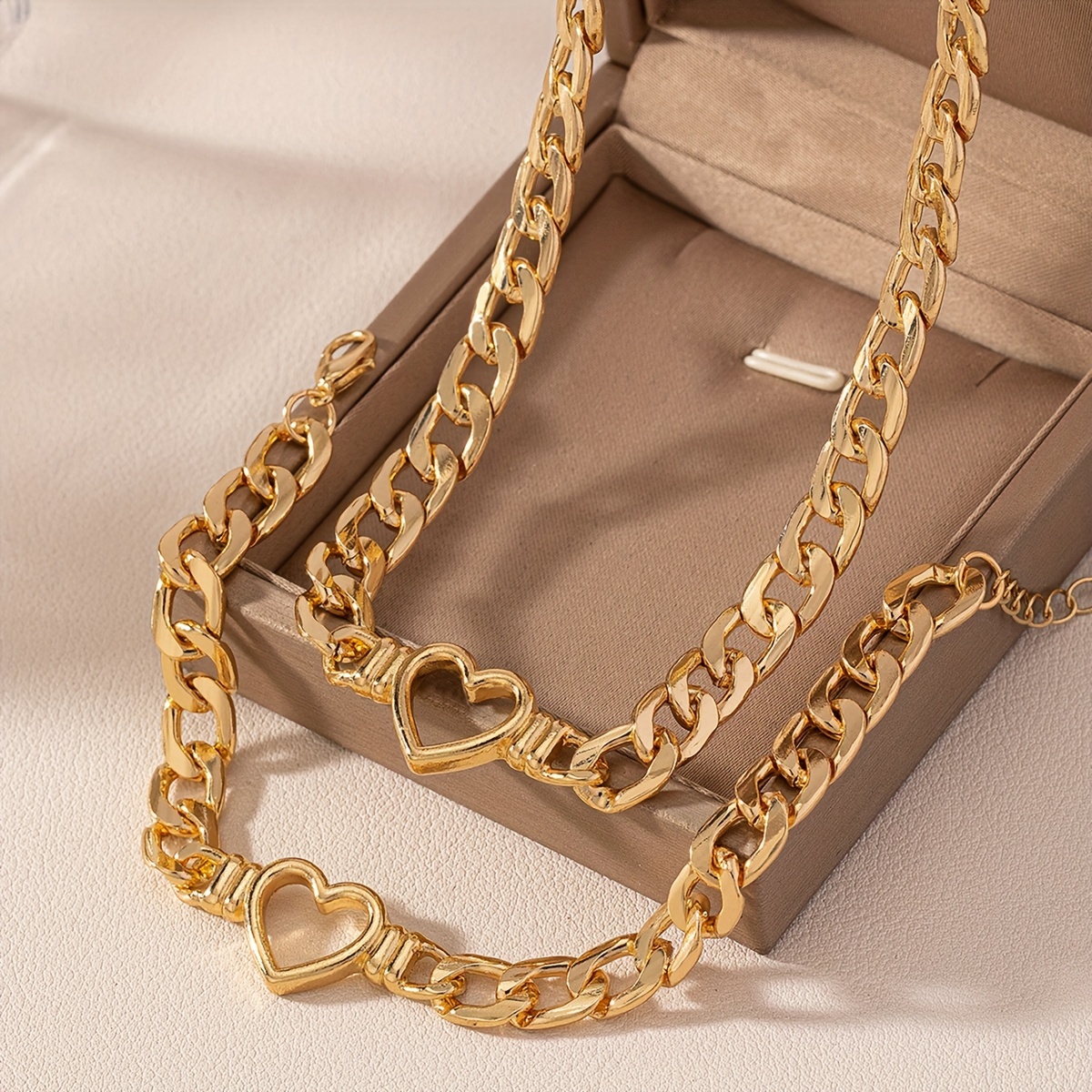 1 pc necklace 1 pc bracelet with hollow heart golden chain design zinc alloy jewelry set elegant leisure style dating gift 3