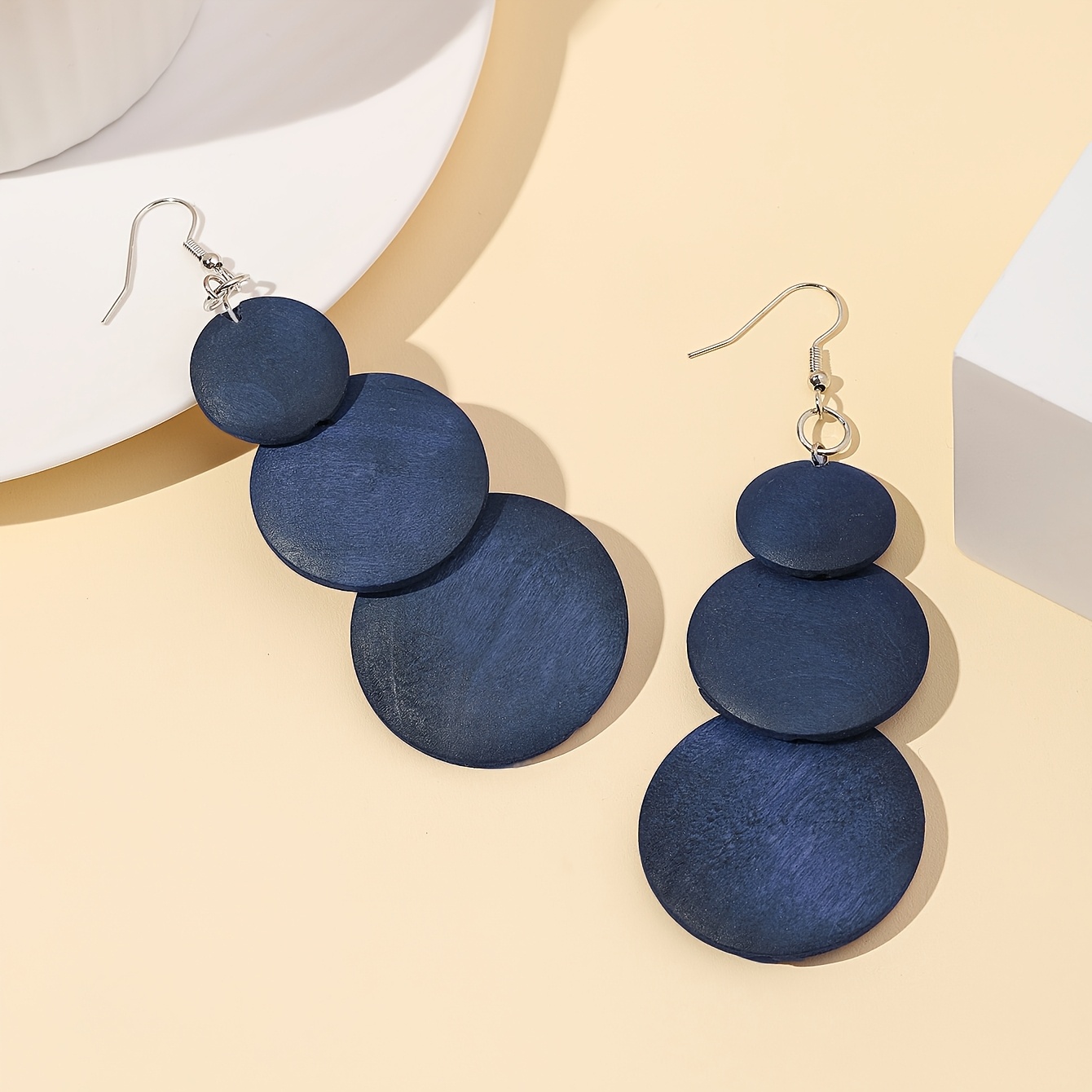 Image of 1 Pair Retro Fashion Wooden 3-tier Round Disc Pendant Earrings, Women' Date Vacation Party All-match Atmosphere Wooden Ear Jewelry