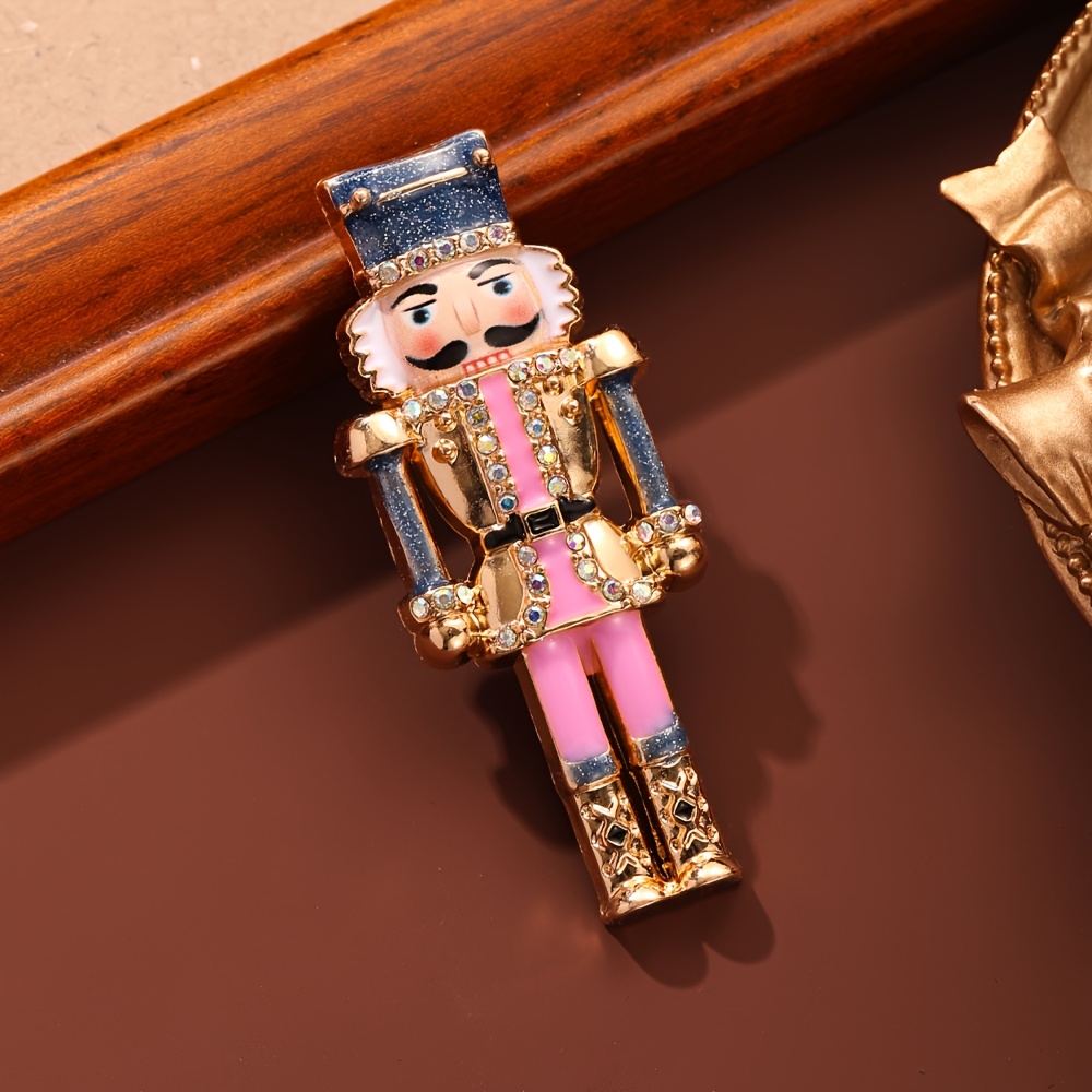 Image of 1pc Rhinestone Inlaid Enamel Cartoon Nutcracker Soldier Brooch, Cute Style Daily Outfit Accent, Suitable For Holidays/retro Style Matching