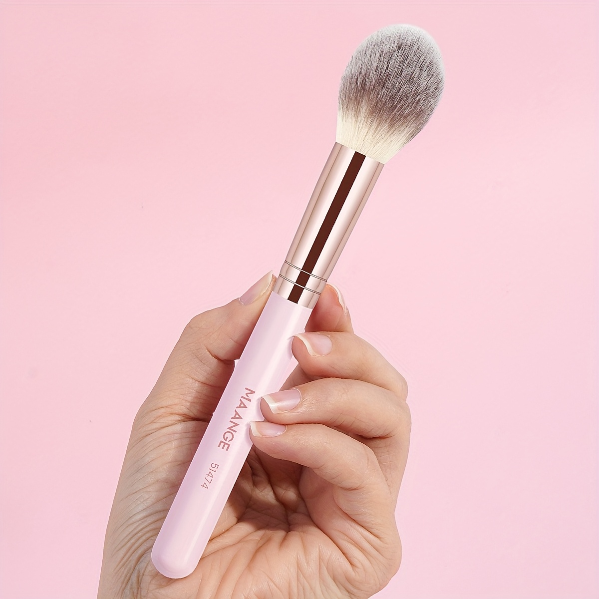 MAANGE Soft Fluffy Powder Blush Brush