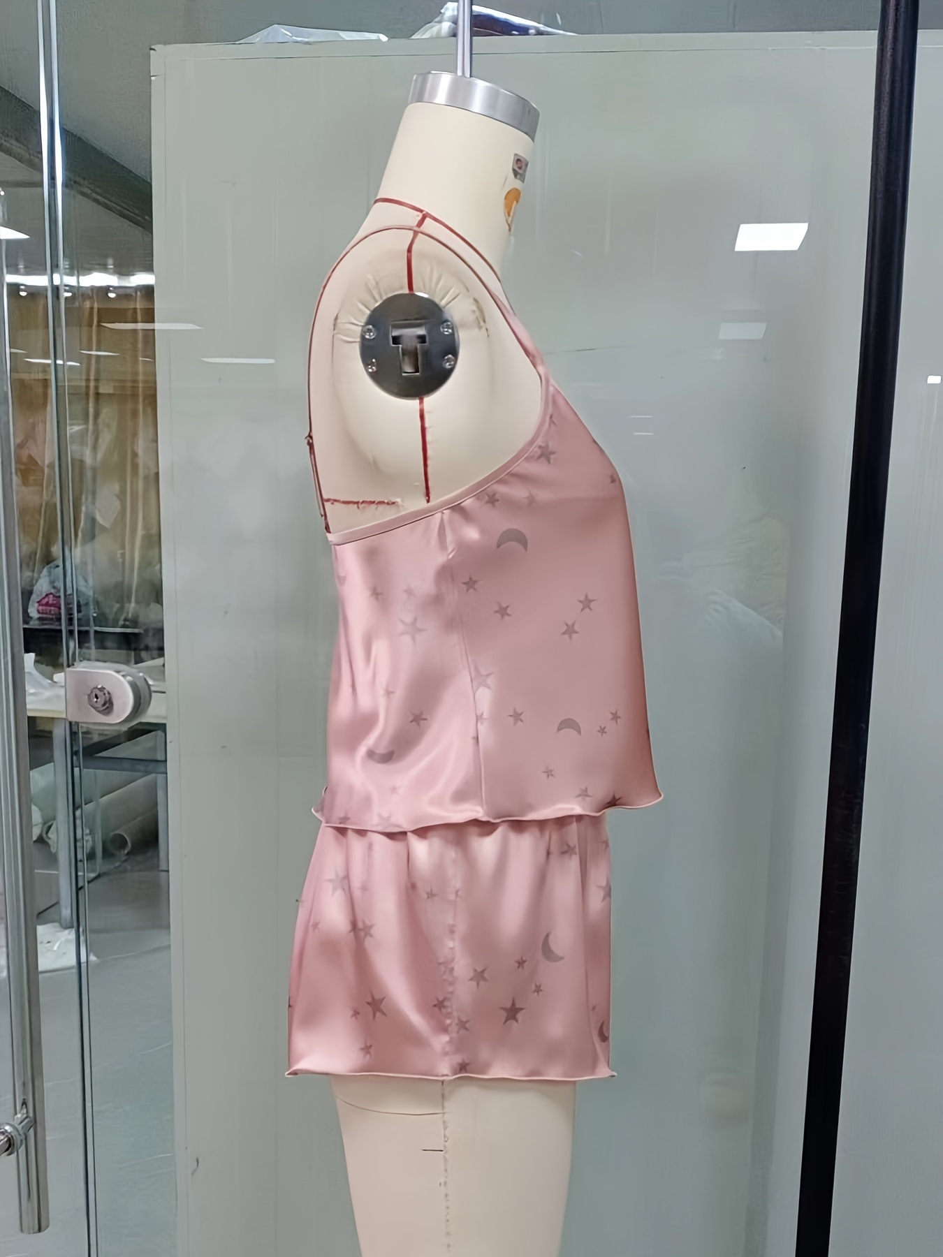 Conjunto de ropa interior de dos piezas para el hogar, sexy, tentadora, dulce, suave y cómodo, con pantalones cortos de satén estampado con tirantes - Imagen 5