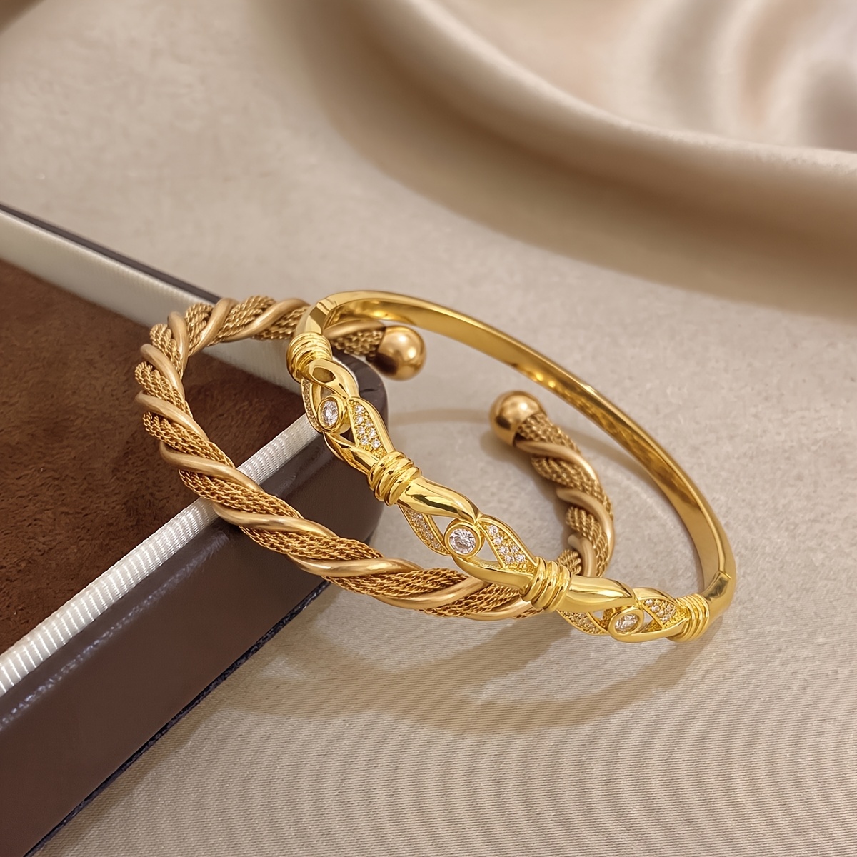 2pc Fashionable 18K Gold-Plated Bangle Jewelry Set