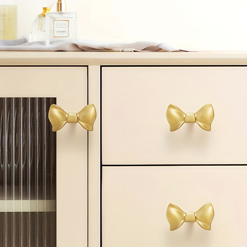 

2pcs Elegant Brass Bow Tie Cabinet Pulls, Polished Metal , Decorative Drawer Handles For Home Bar And Cabinet Design