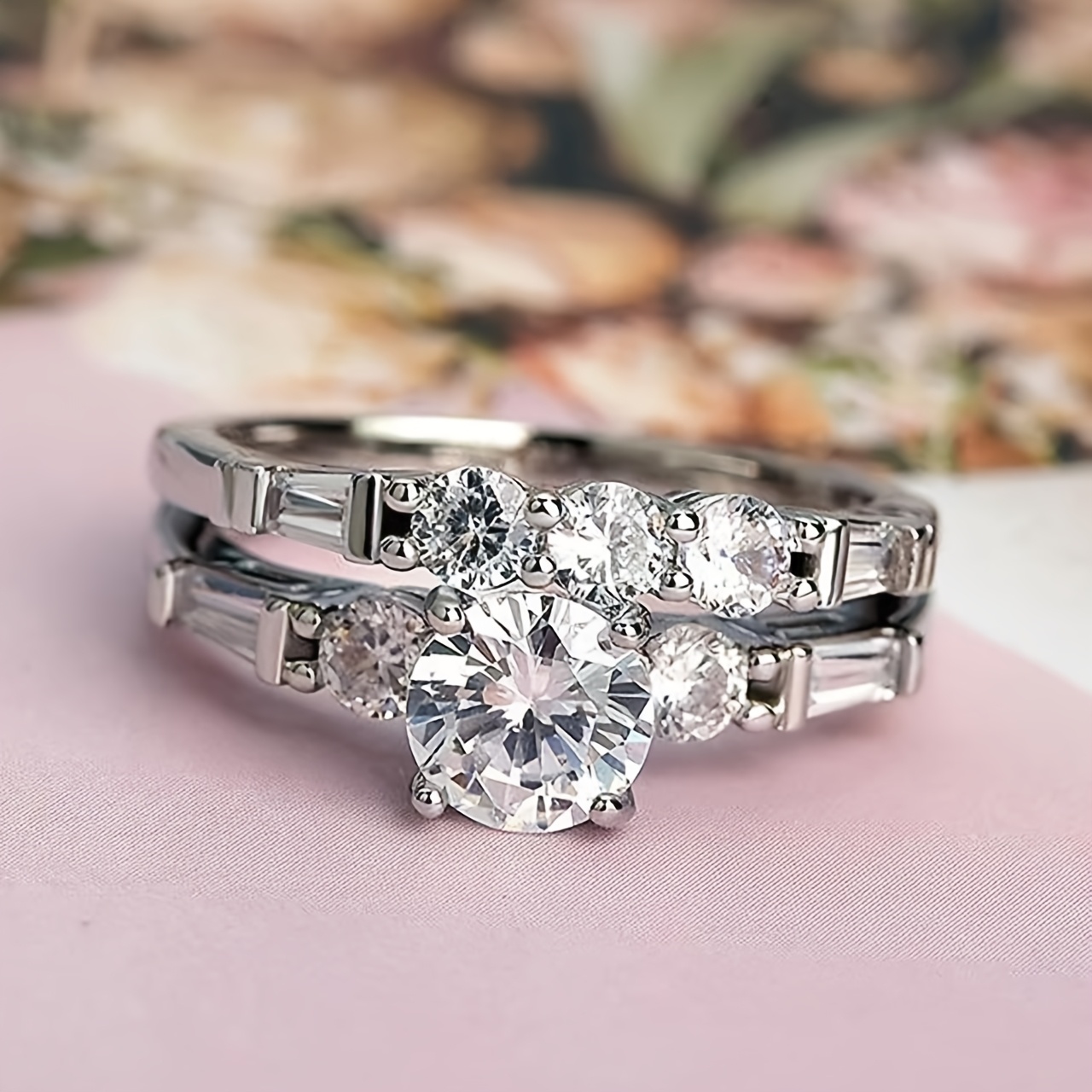 A Set Of Two-piece Women's Engagement And Wedding Rings, Featuring A Luxurious Round Gemstone Design, Suitable For Daily Wear, Wedding Occasions, And Festival Gifting.