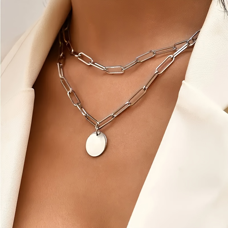 

Collier Élégant en Acier Inoxydable à Double Couche avec Pendentif Rond Gravé - Hypoallergénique, à , pour & les Fêtes - de Cadeau Unique