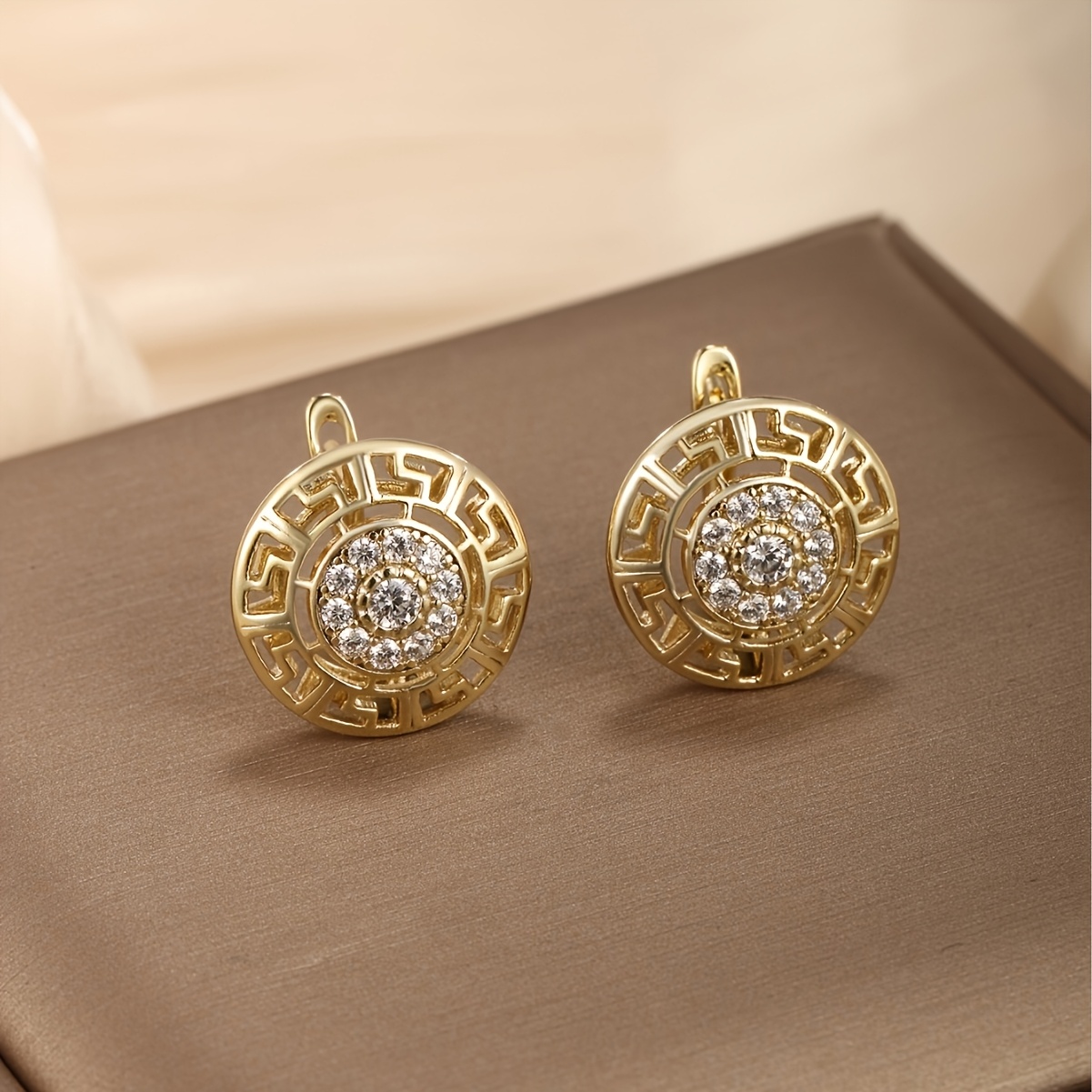 Vintage Round Earrings with Great Wall Pattern for Unisex
