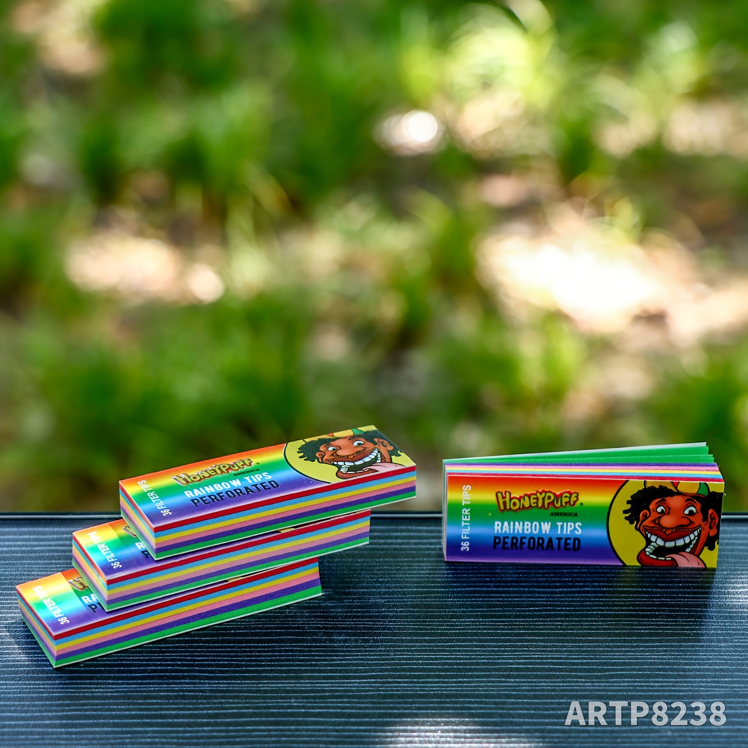 1800 sheets of color unbleached plastic coated filter paper that can be reused, achieving smooth rolling and no chemical odor