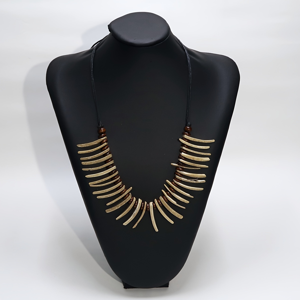 1pc Bohemian Exaggerated Wooden Coconut Shell Necklace (natural Coconut Shell With Is Normal Rope Color Random )