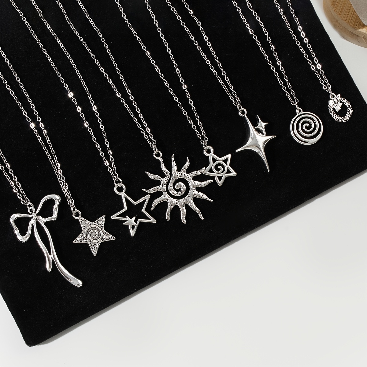 TEMU Ensemble de 8 pièces style Y2K tendance avec pendentif étoile, soleil, nœud papillon et spirale, chaîne en acier inoxydable, ensemble de haut de