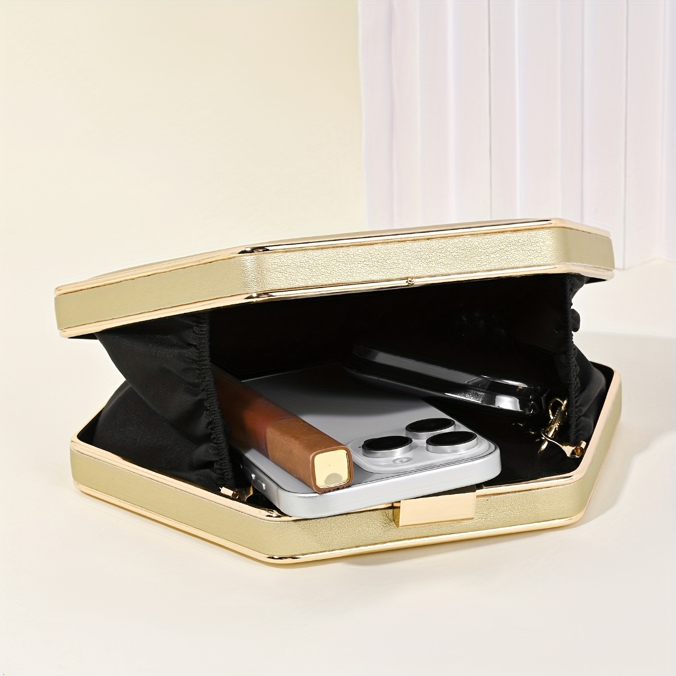 Elegant Hexagonal Clutch Bag with a Large Chain, Perfect for Evening Events, Parties, And Weddings.