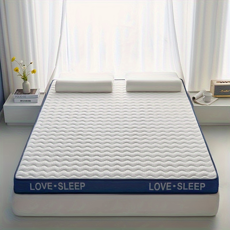 1pc, 17D Memory Foam Mattress with a Latex Layer on the Surface. The Memory Foam Filling Is 4.5cm Thick. The Top Layer Features Exquisite Patterns and Designs, Offering Softness, Comfort, Breathability, and Excellent Resilience. Suitable for Daily