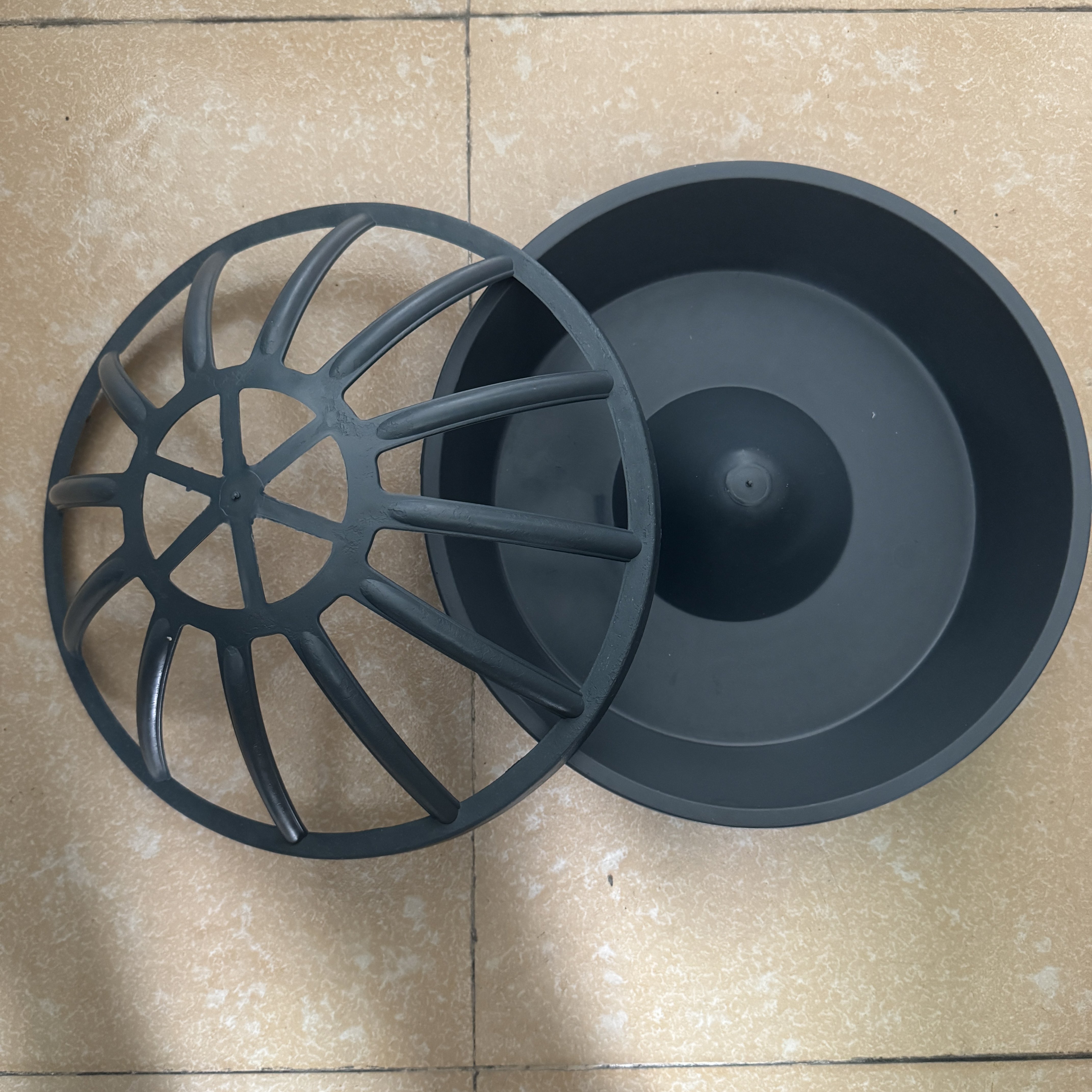 Image of 1pc Durable Plastic Poultry Feeder, Suitable For Chickens, Ducks, Geese - Non-electric, Easy-to-clean Round Feeding Trough With Safety Lid, Ideal For Farm And Backyard Feeding, Tip-proof