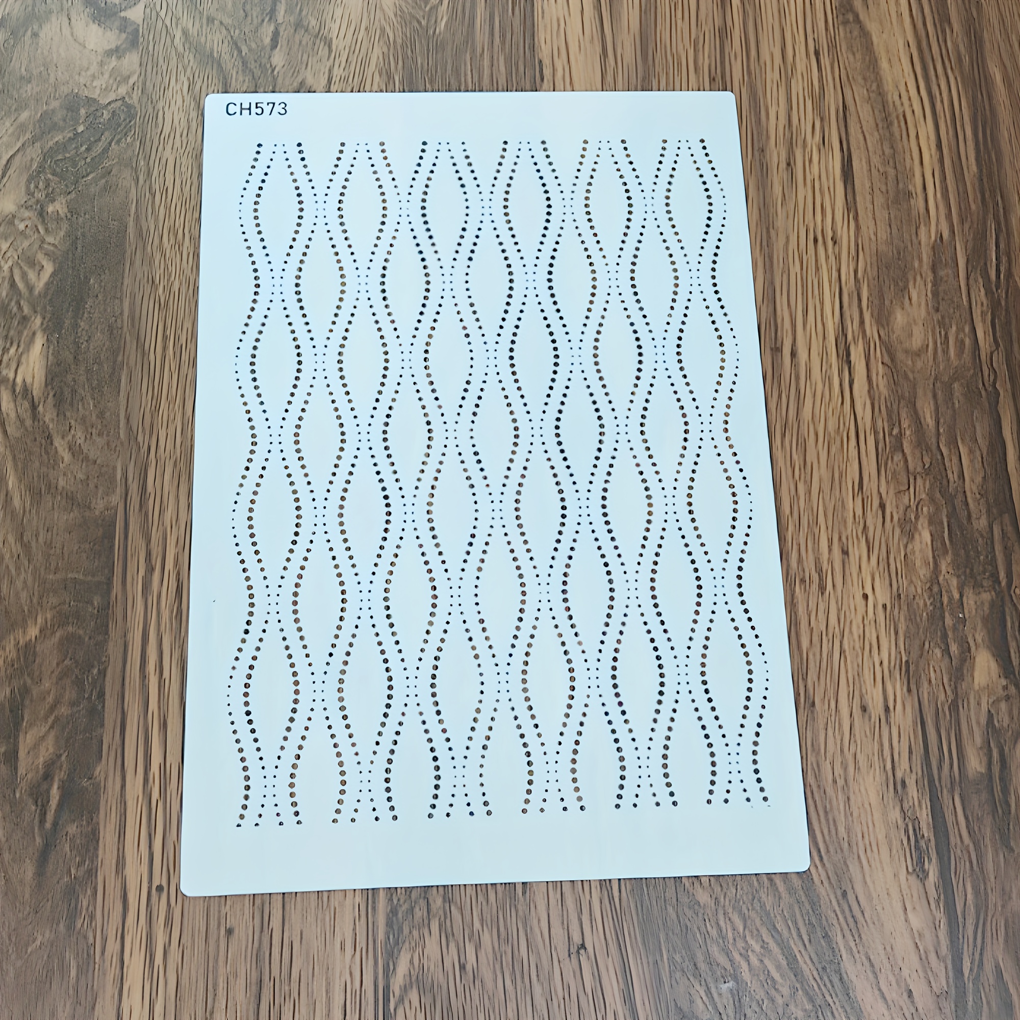 A Cake Spray Flower Mold With A Polka Dot Curve Pattern, Made Of Food-grade Pet Material. This Decorative Template Is Suitable For Cakes, And Fondant Decorations For Weddings And Birthday Parties