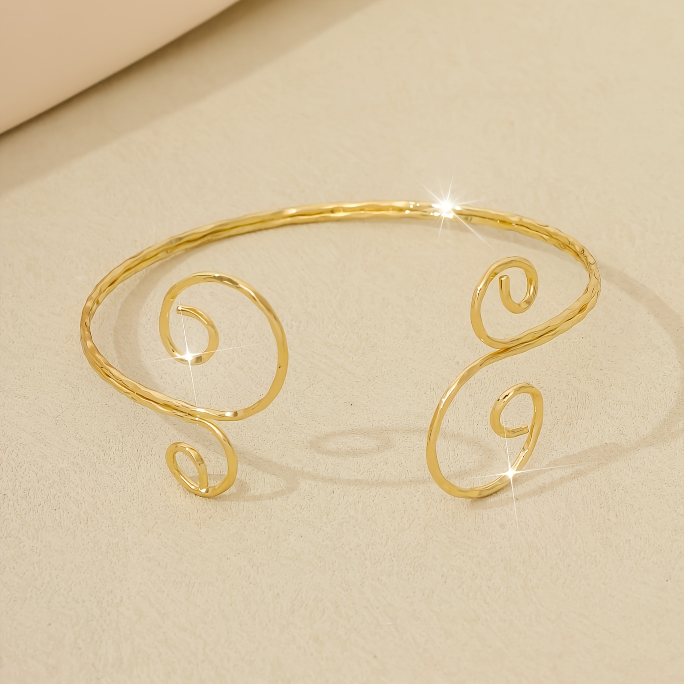 Image of A Fashionable And Minimalist Spiral Open Bangle, Unique And Versatile Design, Perfect For Women' Wear And Parties