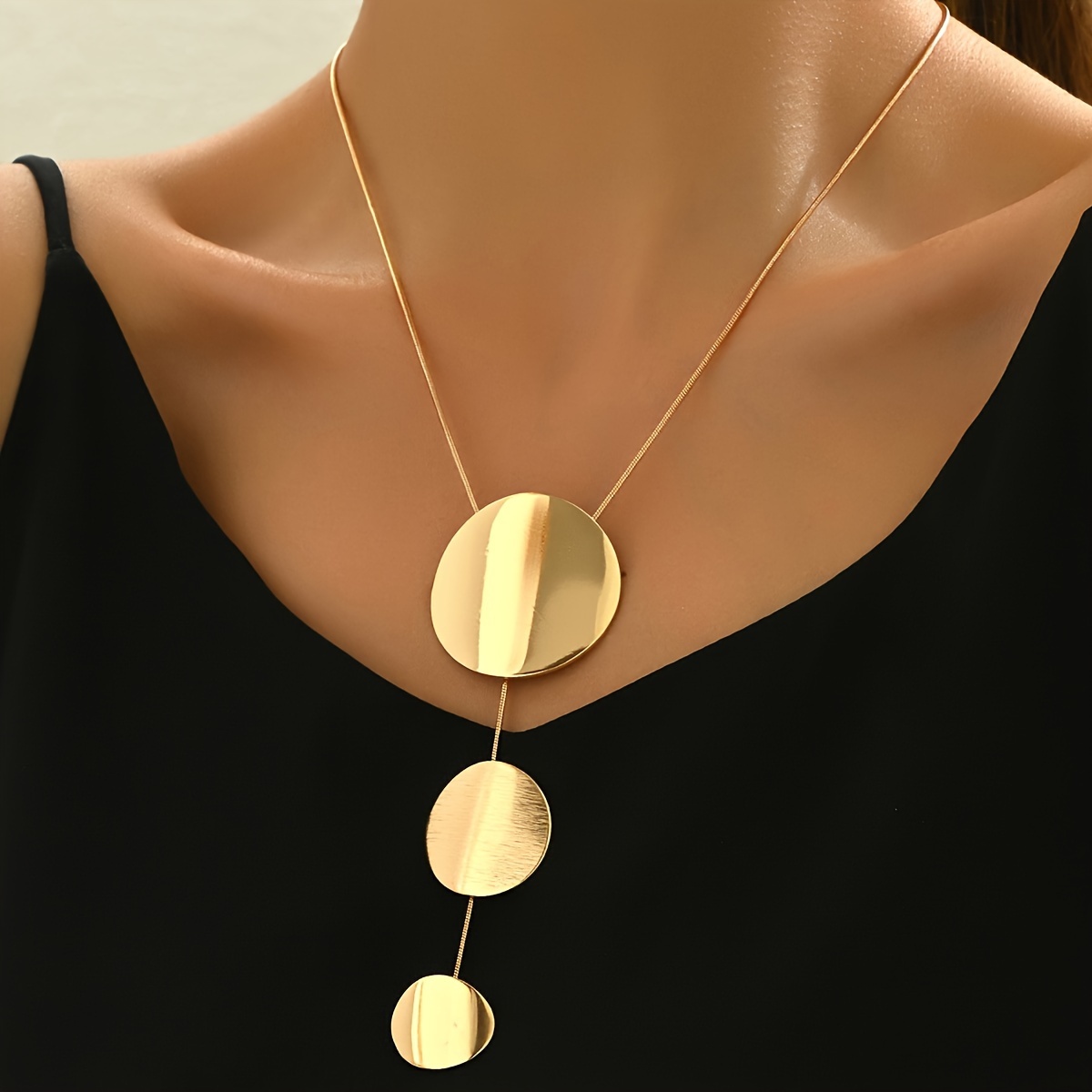 Image of Women's Minimalist Geometric Circle Pendant Necklace - Delicate Snake Chain Layering Jewelry For Everyday & Party Wear, Versatile Metal Accessory, Jewelry & Accessories, Versatile , Highquality Finish
