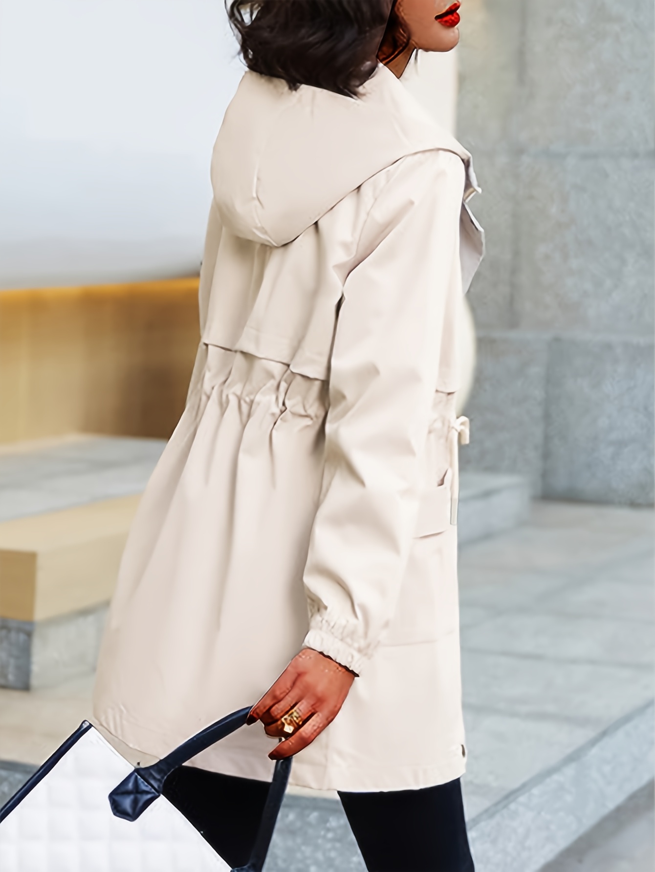 plus size dames windjack met capuchon, verstelbare trekkoord & heupgesp - knie-lengte casual jas, rits aan de  , wasbaar in de machine,   beige buitenkleding,   stof 2