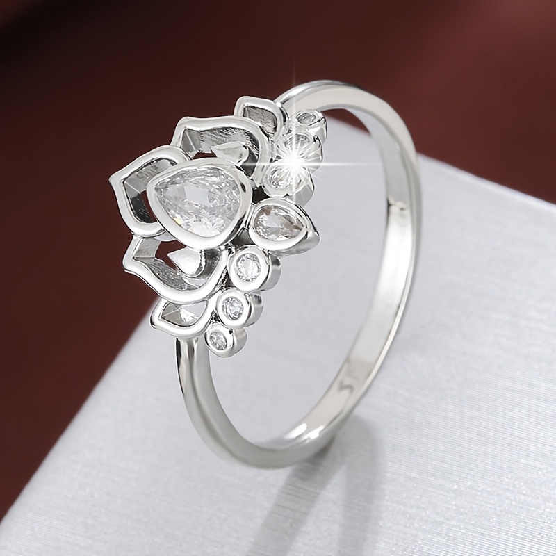 Lotus Shape Synthetic Zirconia Women's Ring