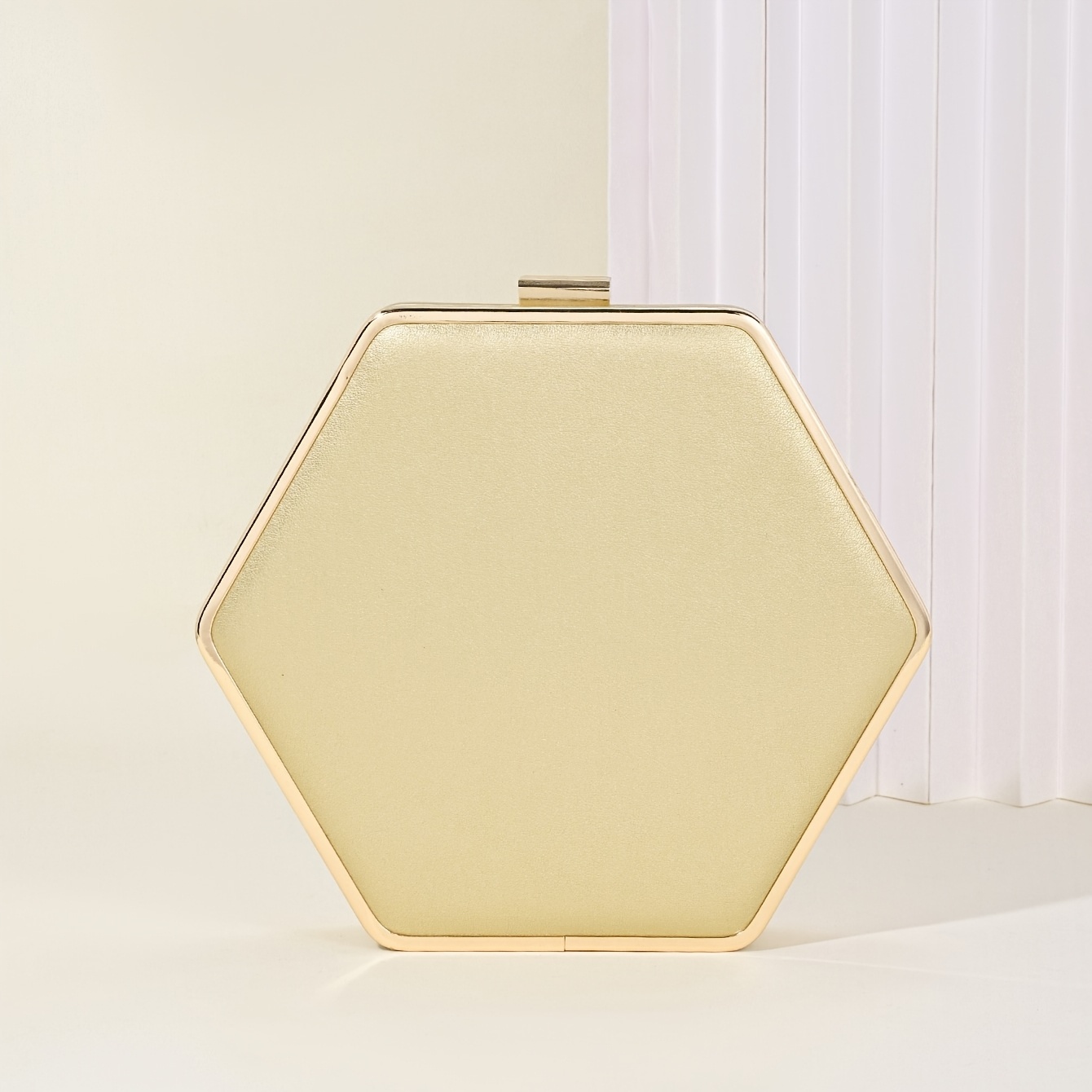 Elegant Hexagonal Clutch Bag with a Large Chain, Perfect for Evening Events, Parties, And Weddings.