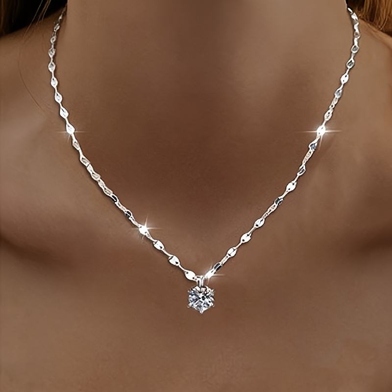 E-shop Eine einfache und elegante, lippenförmige Anhänger-Halskette mit funkelndem, sechsfach gabeligem synthetischem Zirkonia - eine ewige Halskette