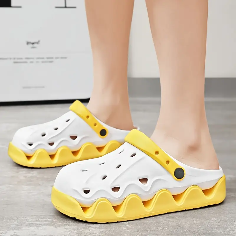 2025 summer new thick soled breathable non slip beach sandals stylish and water draining casual flip flops Product details 8