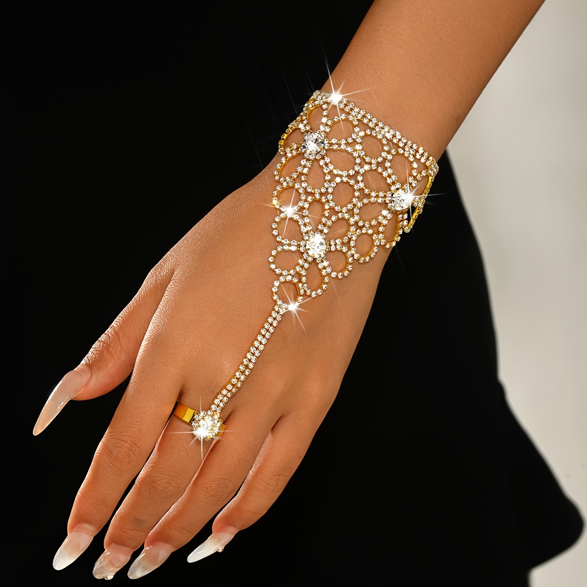 Elegant Women’s Fashion Interlocking Rhinestone Bracelet