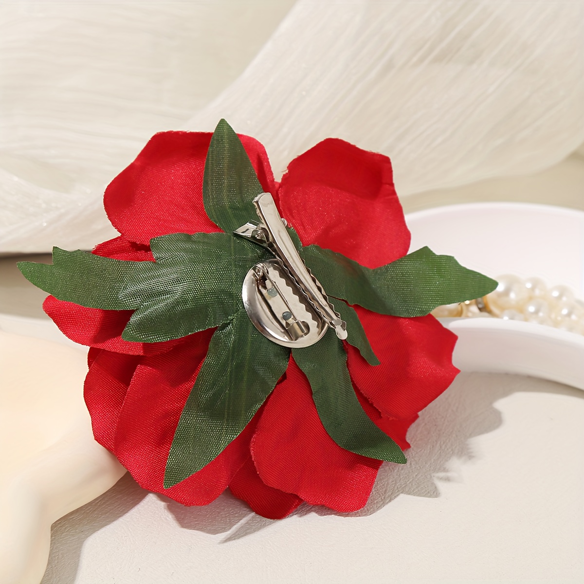 ヘアアクセサリー Herlipto rose satin hairclip red Herlipto rose satin hairclip red ピンク薔薇のヘアピン