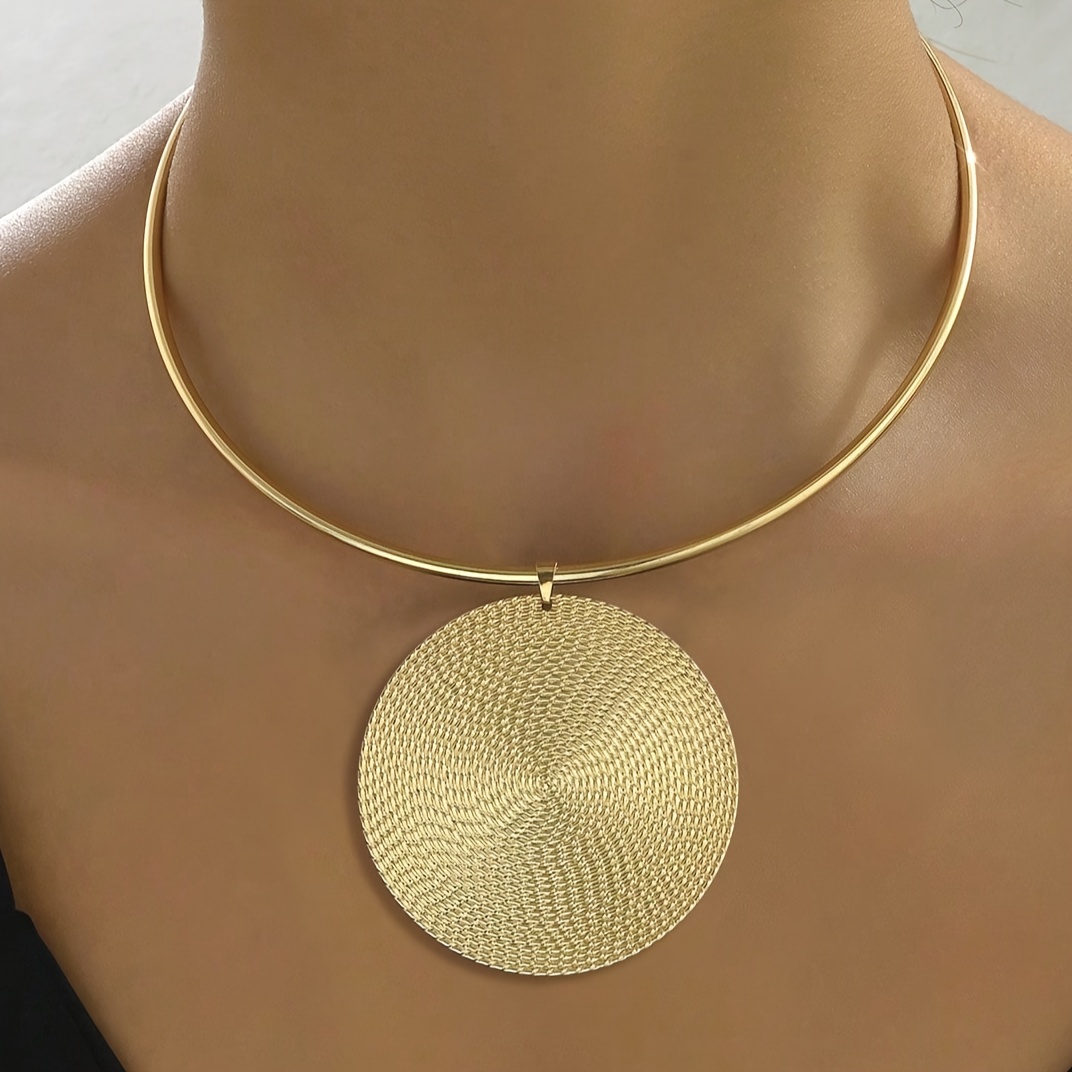 

Elegant Round Pendant Choker Necklace For Women, Vintage Style Metal Geometric Collar, Statement Jewelry For Women