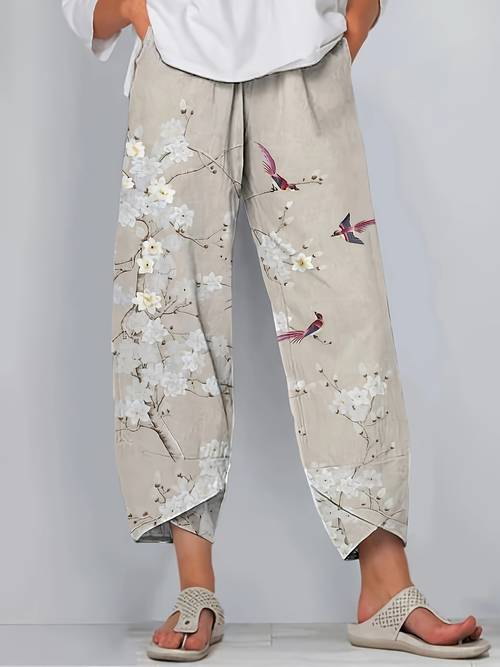 pantaloni estivi casual larghi con vita per donna con una stampa .