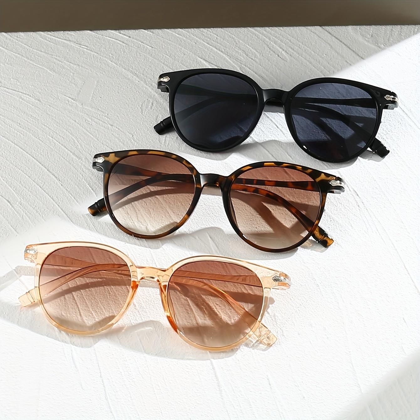 

3 paires de lunettes de soleil rondes tendance pour femmes, couleurs assorties, anti-tempête, collection de lunettes circulaires à la mode.