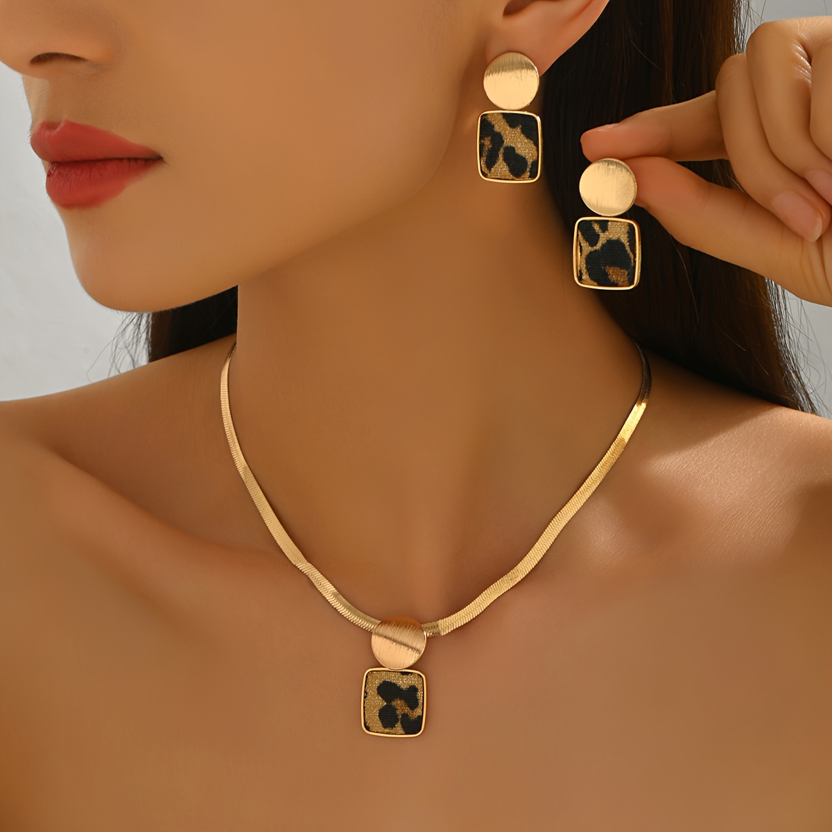 Image of 2pcs Autumn/winter New Earrings + Necklace Jewelry Set For Women, Fashion Minimalist Geometric Brushed Round Leopard Assembled Design, Versatile For Daily Wear, Parties, And Holiday Gifts