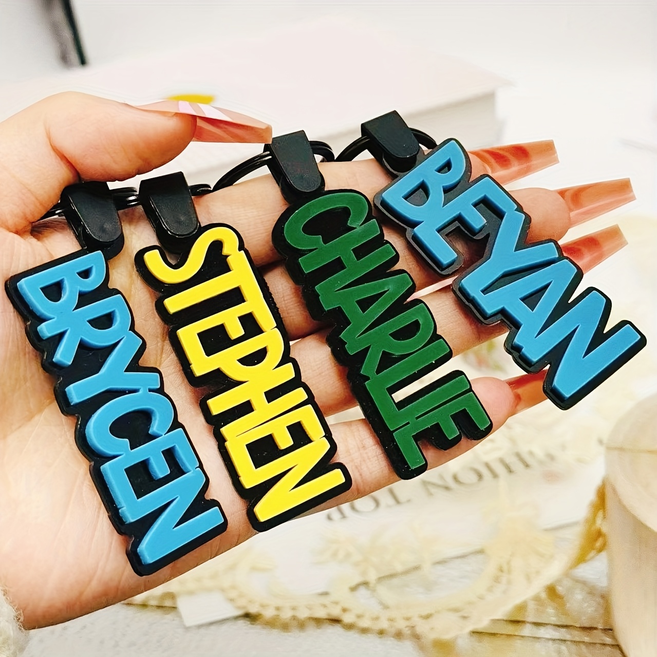 

1pc Customizable Acrylic Name Keychain, Personalized Alphabet Lettering, Oblong Shape With Ring , Ideal For Backpack Decoration And Birthday Gift