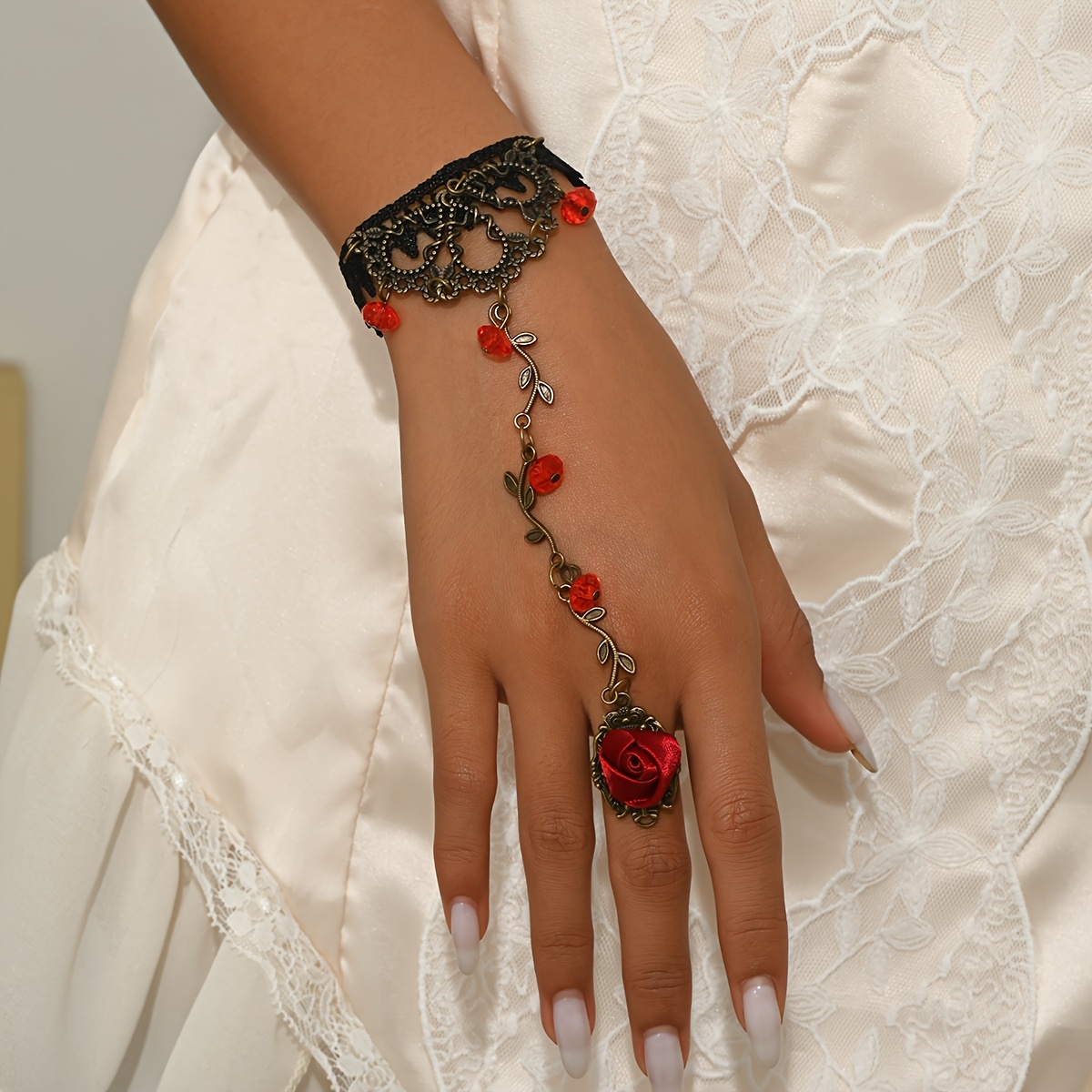 E-shop Gothic Vintage-inspiriertes Schwarzes Spitzen- & Rotes Blumen-Kunst-Kristallring-Armband - für Partys, Festivals & -Outfits