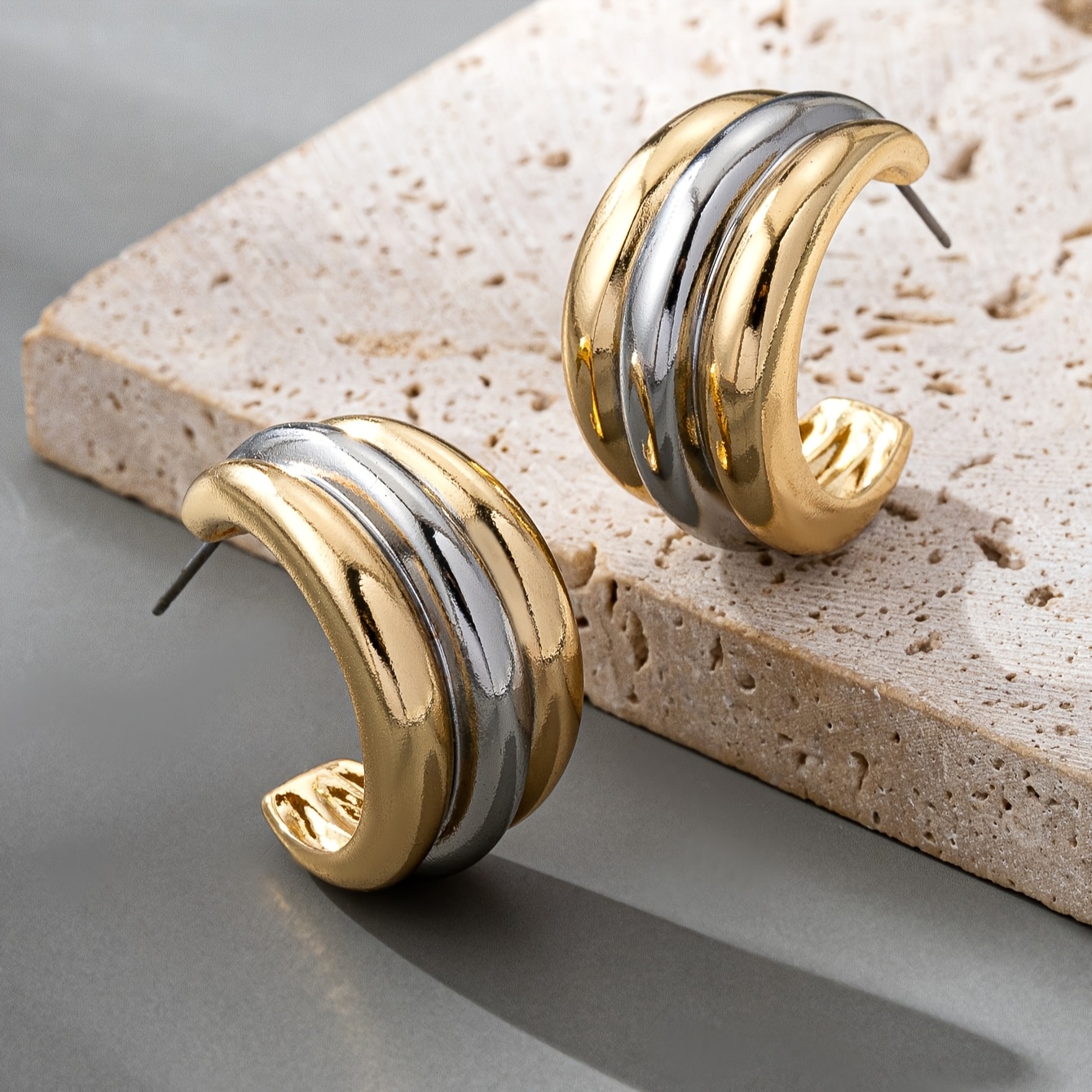 Image of 2pcs Women's Fashion Earrings With Dual- And Three-dimensional Design, Suitable For Daily Wear, Versatile For Parties And Vacations