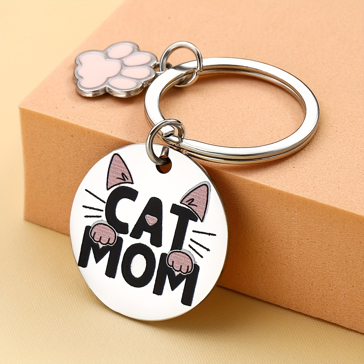 

1pc Stainless Steel Cat Mom Keychain - Round Alphabet Cartoon Themed Ladies Key Ring With Ring , Ideal For Mother's Day & Holiday Gifts