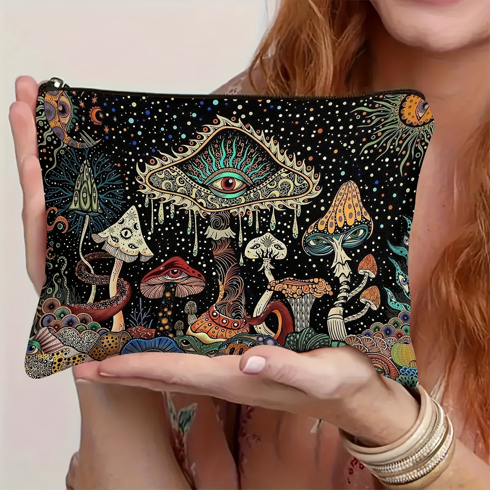 E-shop Diese stylische Damen-Makeup-Tasche mit bohemischem Pilzdesign ist für Urlaub, Outdoor-Reisen den täglichen Gebrauch. Diese Reißverschlusstasche