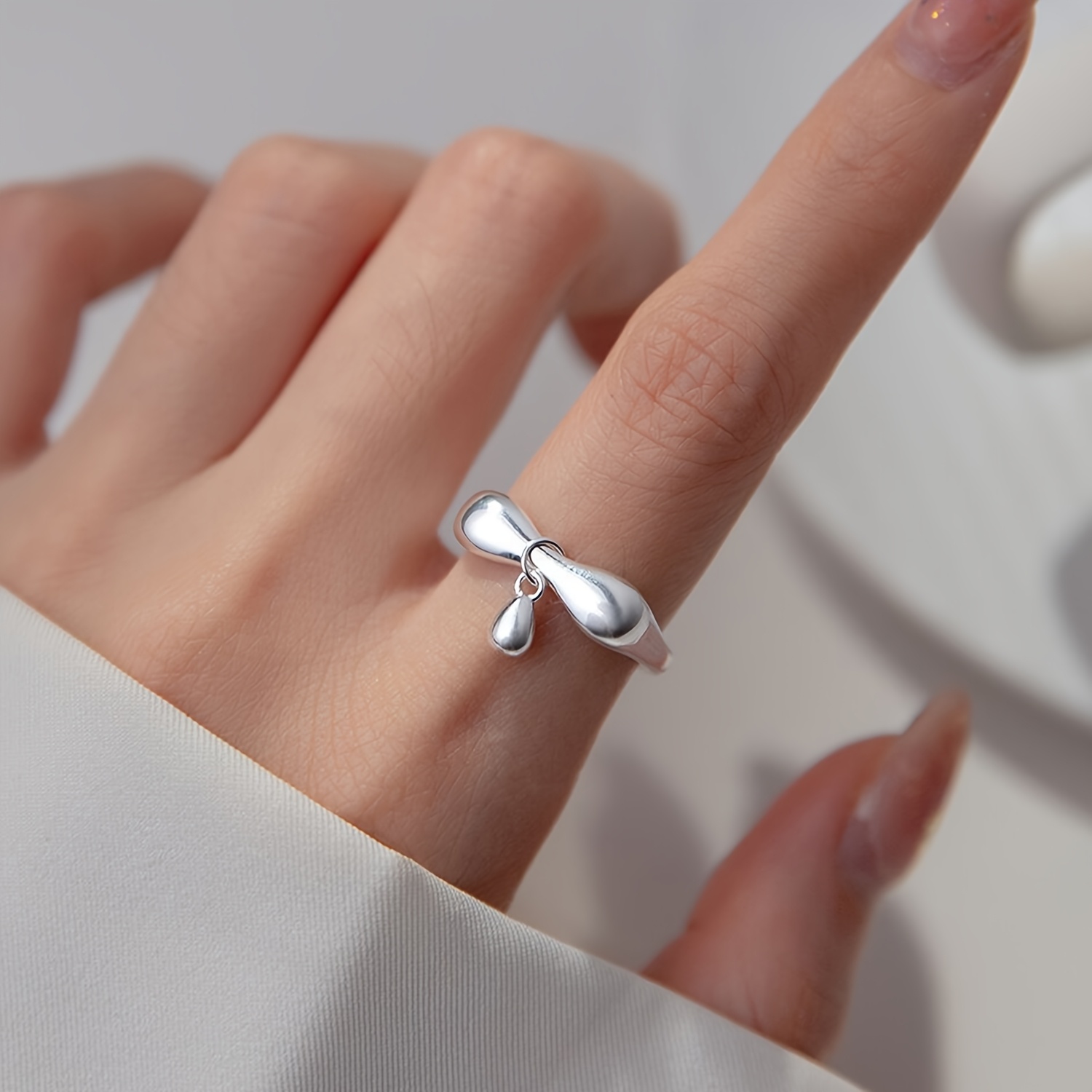Elegant All-Season Ring, Perfect for Weddings and Parties