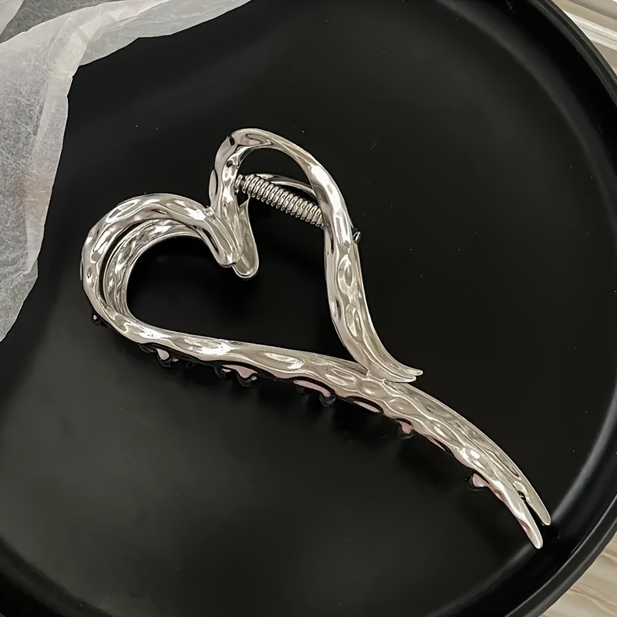 Image of 1pc Alloy Hollow Heart Hair Claw, Easy To Open And , Essential For Daily Use Or Parties, High Volume Updos, Liquid Texture Design, Simple Yet Sophisticated Trendy Accessory